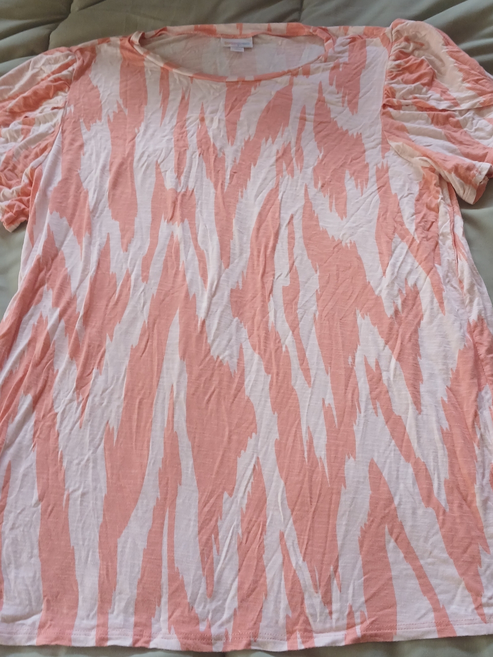 Women’s Coral and White Patterned Short Sleeve Top